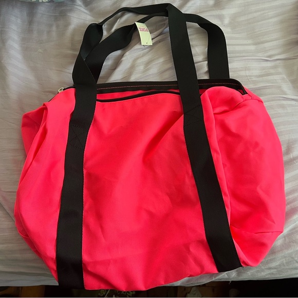 VS PINK DUFFLE BAG *NWT* - Picture 3 of 3